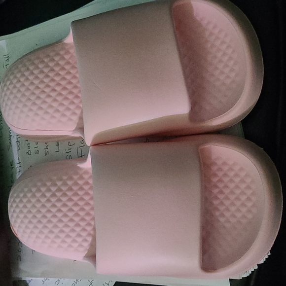 Women's slippers. - Picture 7 of 7